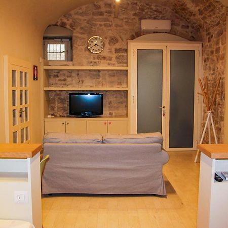 Al Civico 18 Bed & Breakfast Molfetta Bagian luar foto